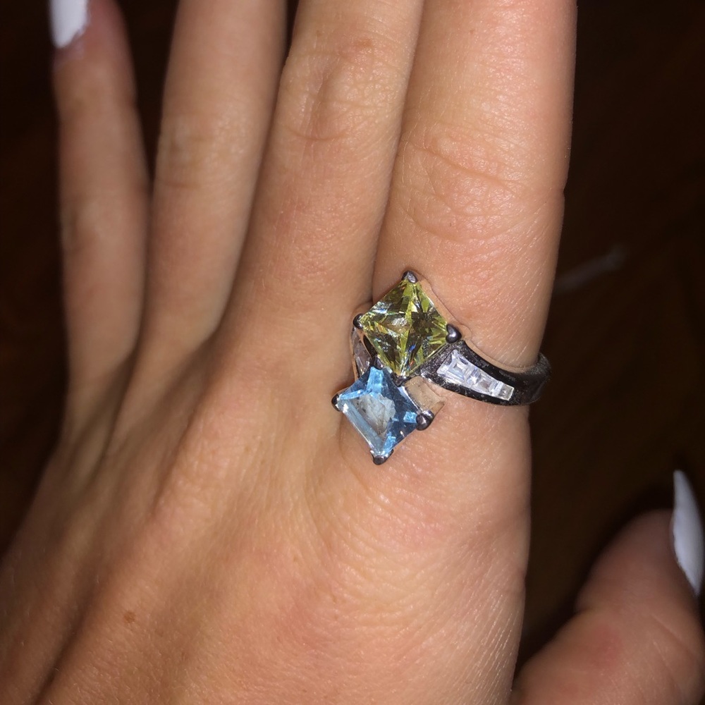 size 6 ring! - Picture 2 of 3